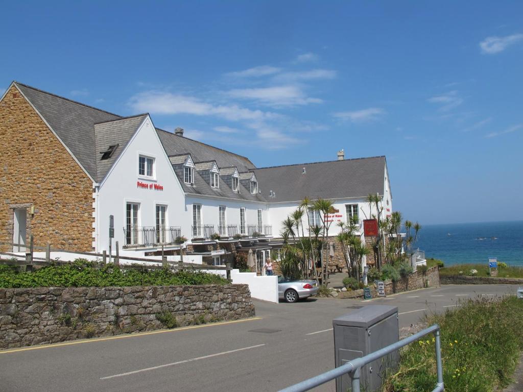 The Prince Of Wales Hotel St Ouen's ภายนอก รูปภาพ